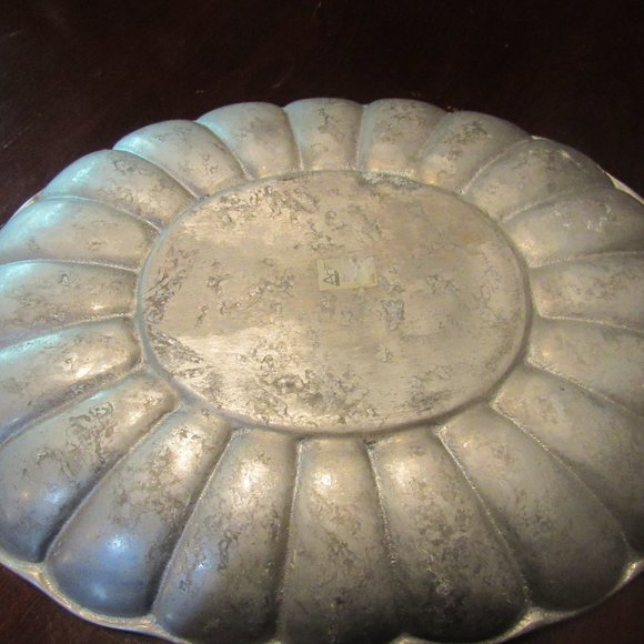 *Reduced* Vintage Hand Molded Pewter Scalloped Oval Platter - Picture 2 of 12